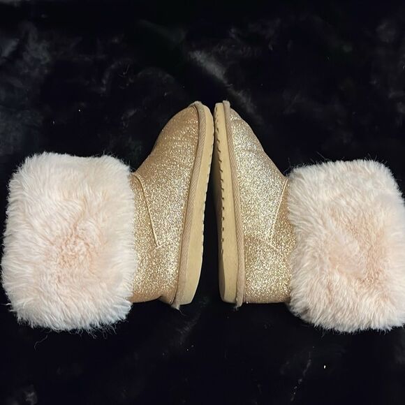 The Children’s Place Gold Glitter Chalet Boots - Picture 6 of 8